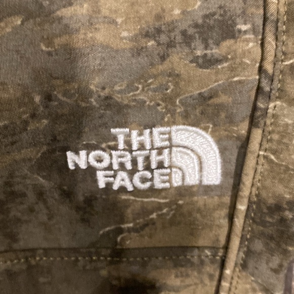The North Face men’s camo lightweight pants. Size S - Picture 3 of 5